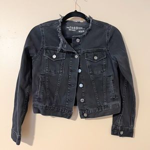 Raw Collar Gap Cropped Denim Jacket